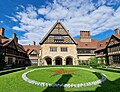 wikimedia_commons=File:Potsdam Cecilienhof-GroßerHof-Hauptportal 20220902 155806.jpg