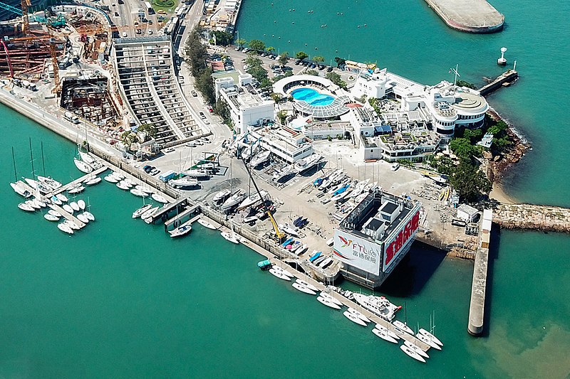File:Royal Hong Kong Yacht Club 2018.jpg